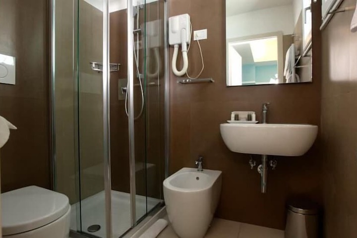 Room 14 of 30
