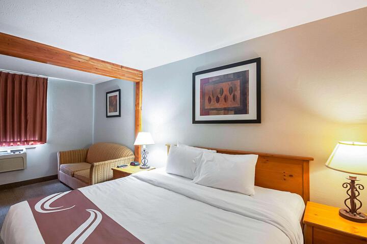 1 King Bed (5 of 6)