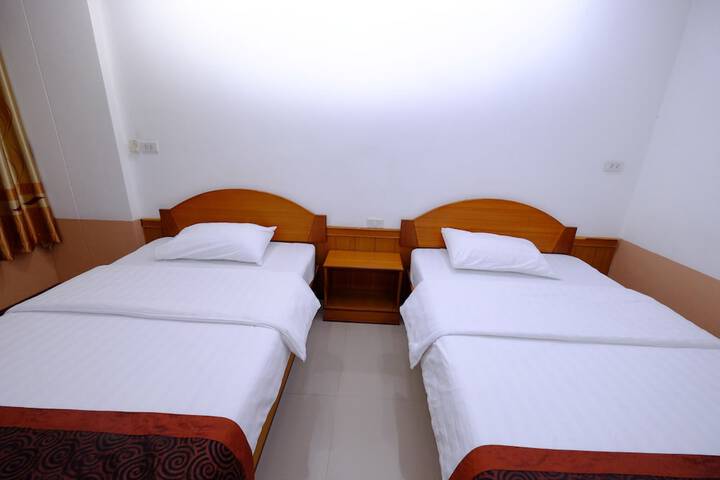 Room 4 of 39