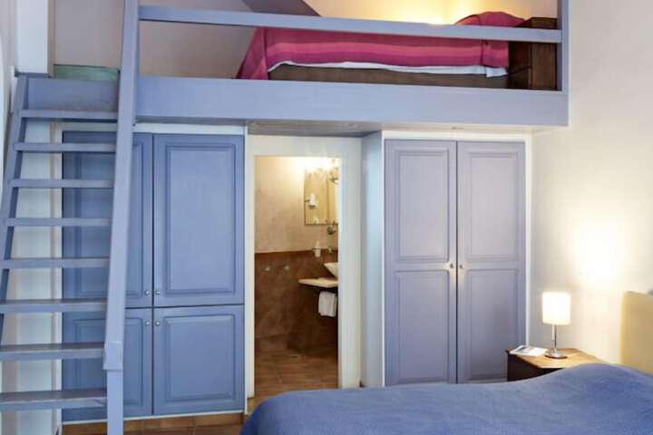 Room 5 of 42