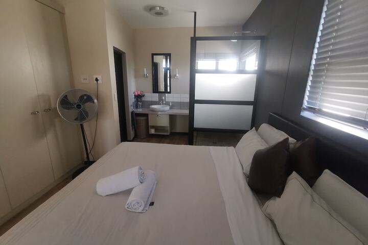 Room 9 of 215