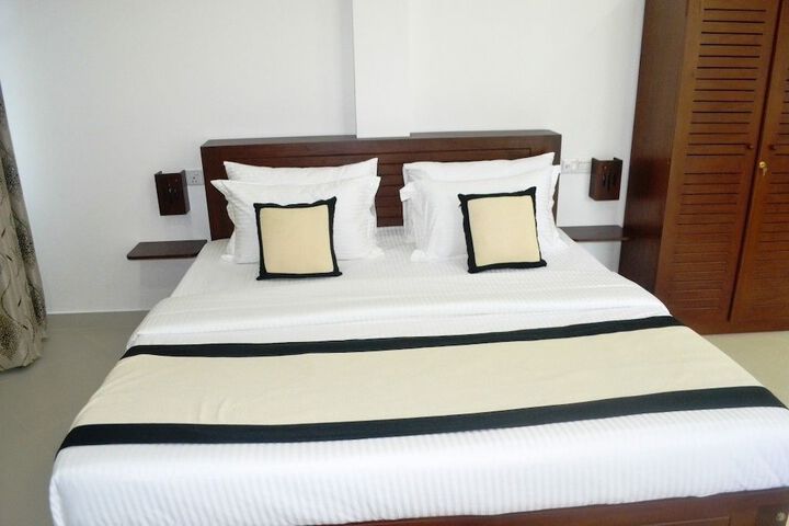 Room 8 of 36
