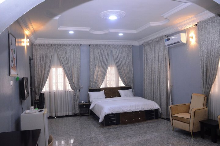 Room 3 of 79