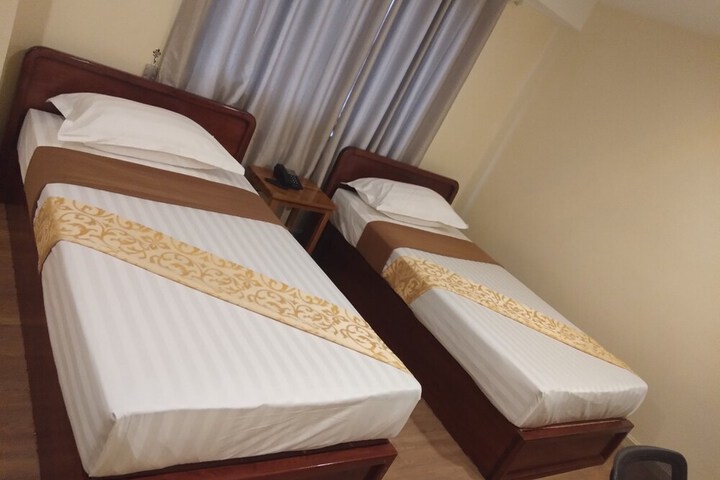 Room 10 of 28