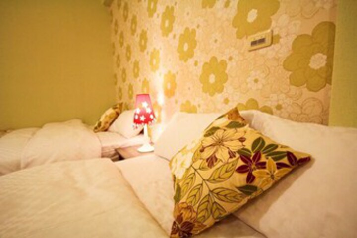 Room 13 of 16