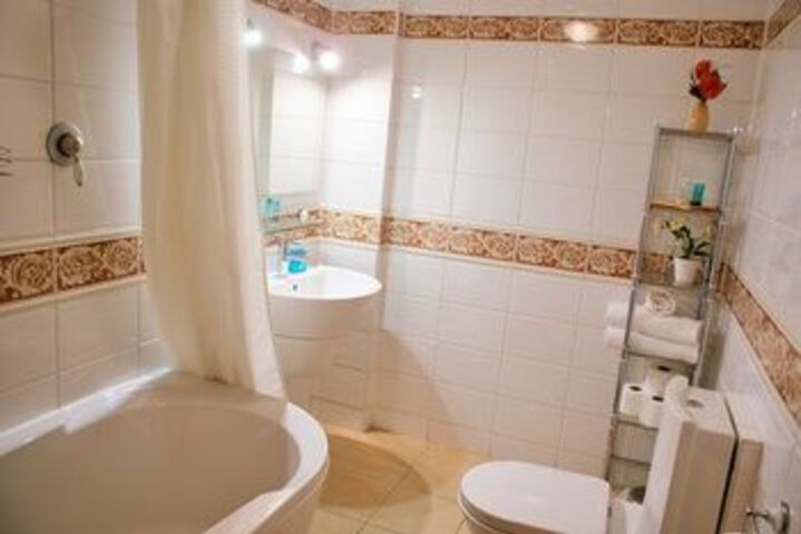 Room 4 of 34