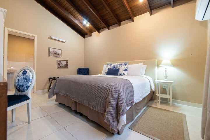 Room 9 of 27
