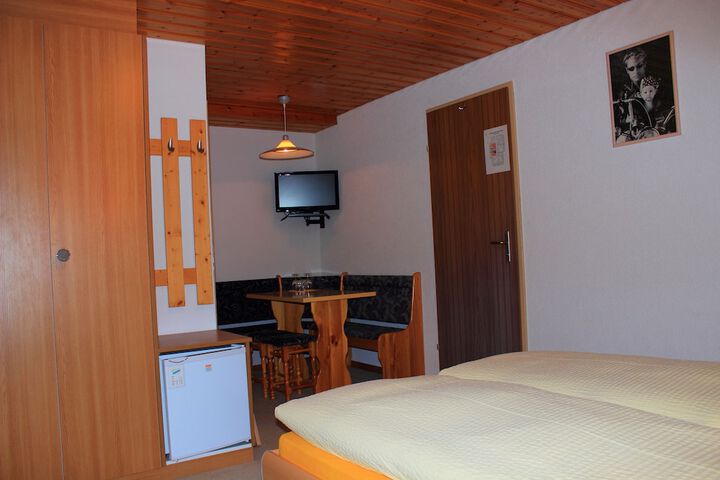 Room 17 of 38