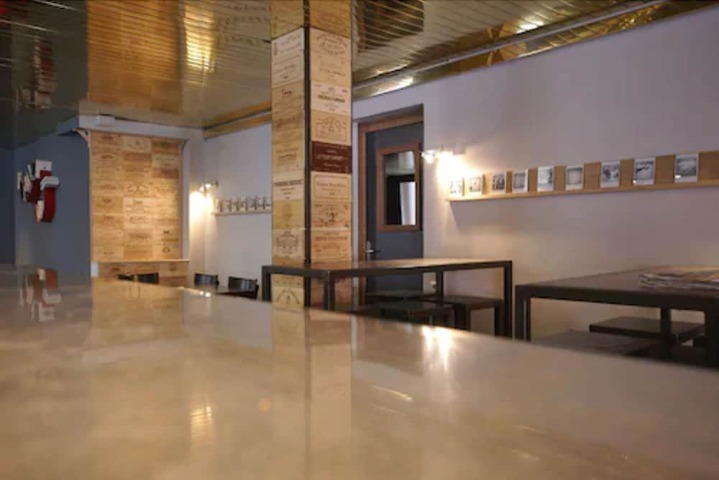 Lounge 60 of 77