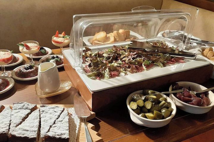 Dining 46 of 53