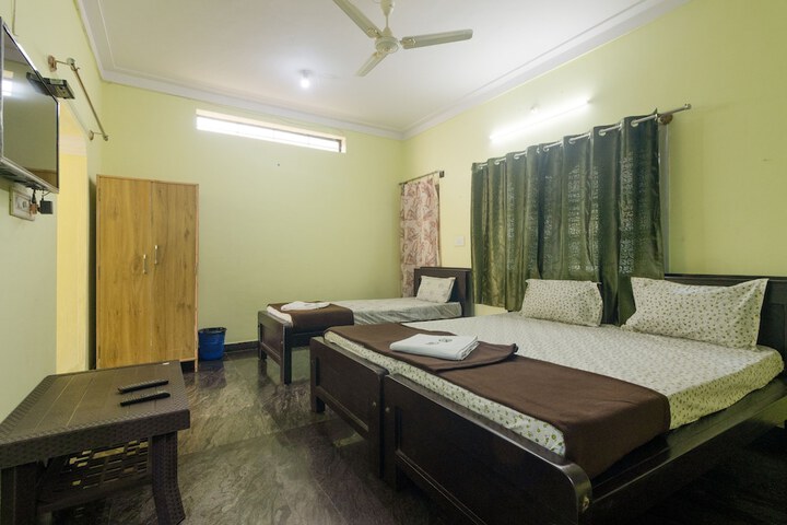 Room 4 of 13