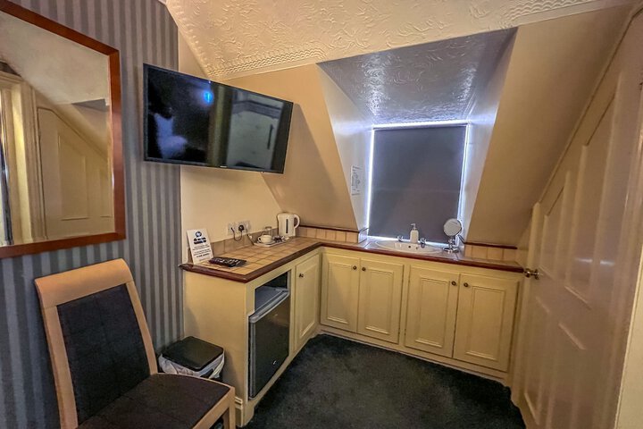 Room 27 of 97