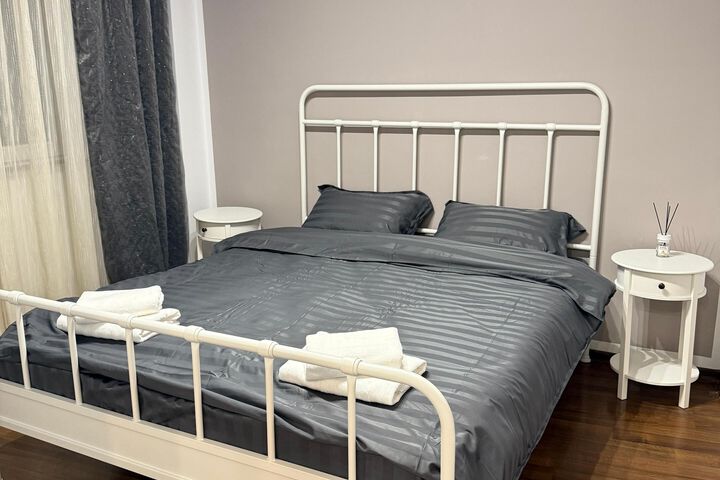 Room 8 of 9