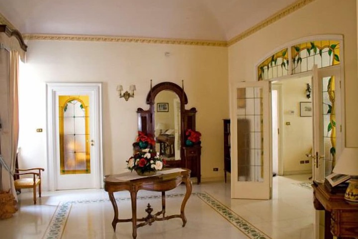 Guest Lobby