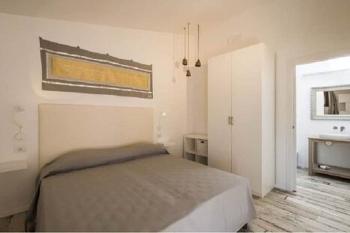 Room 6 of 74