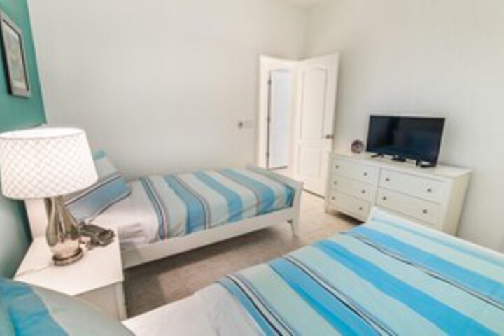 Room 18 of 21