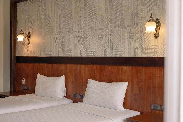 Room 12 of 28