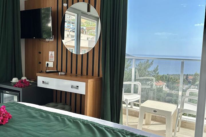 Room 40 of 102