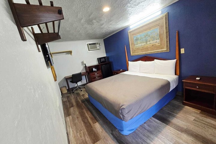 Room 8 of 20
