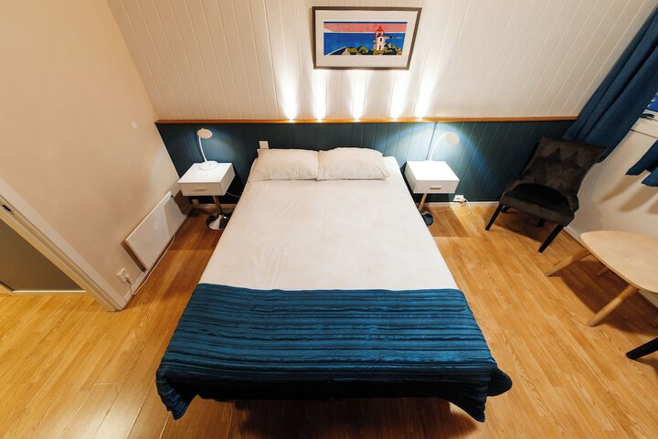 Room 53 of 199