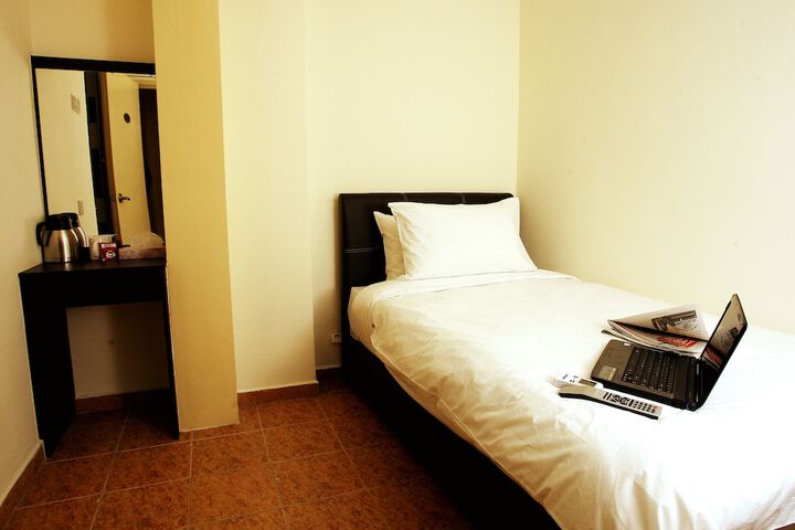 Room 9 of 30