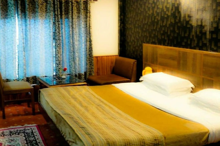 Room 12 of 32