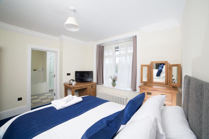 Room 9 of 25