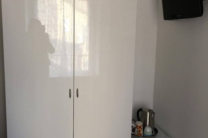 Room 3 of 87