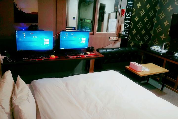 Room 12 of 24