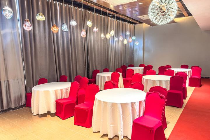 Ballroom/Hall 22 of 26