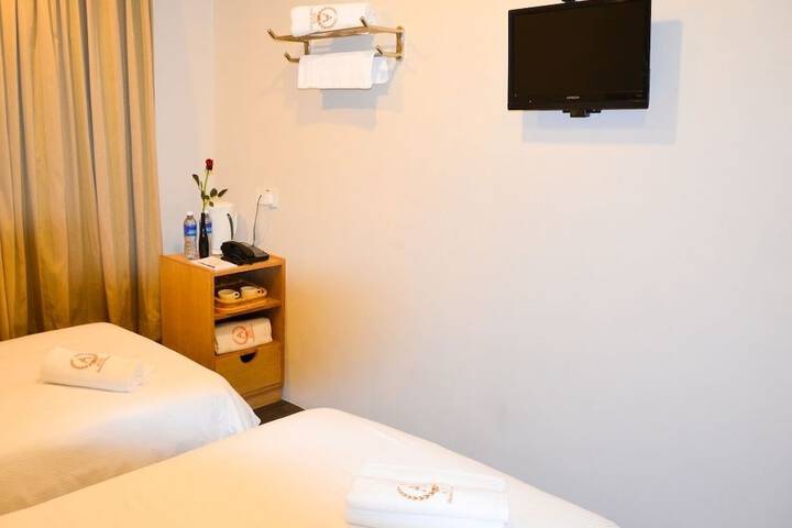 Room 7 of 12