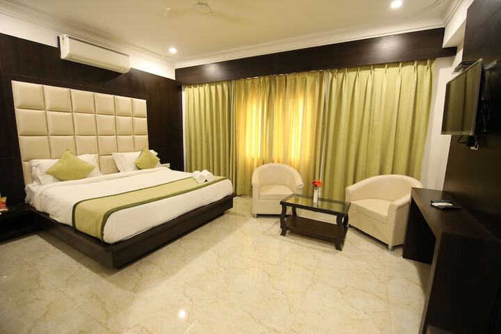 Room 9 of 18