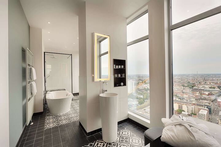 Room 72 of 157