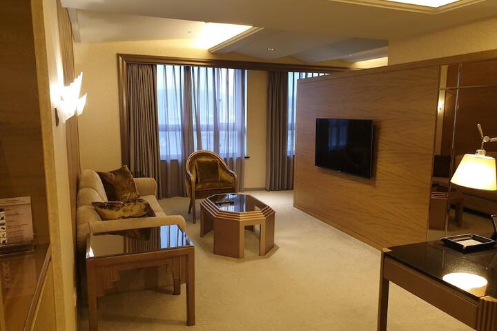 Room 33 of 99