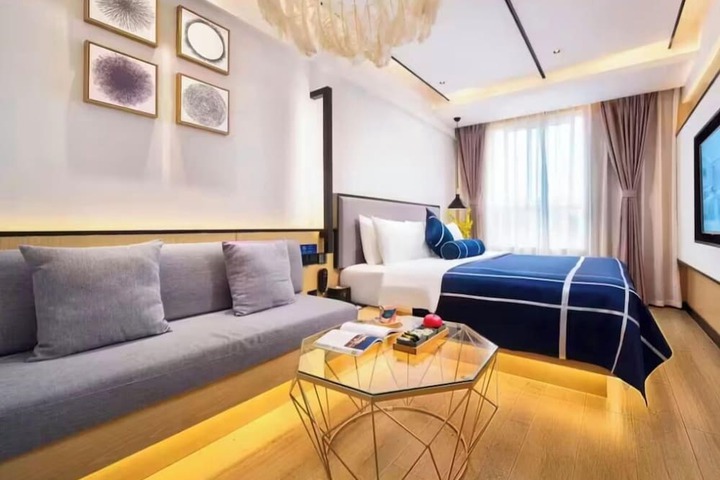 Room 6 of 15