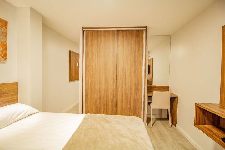 Room 4 of 13