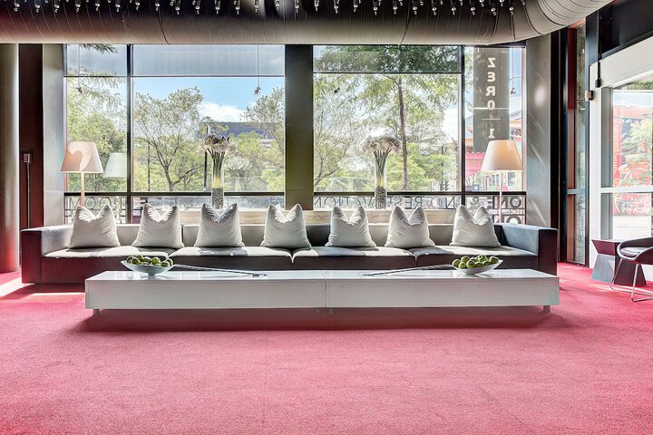 Entrance & Lobby