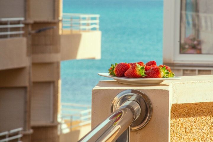 Lounge 37 of 41