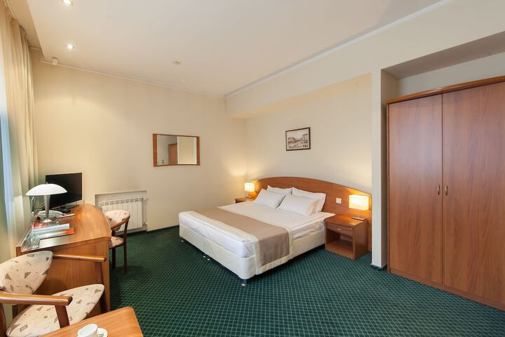 Room 9 of 38