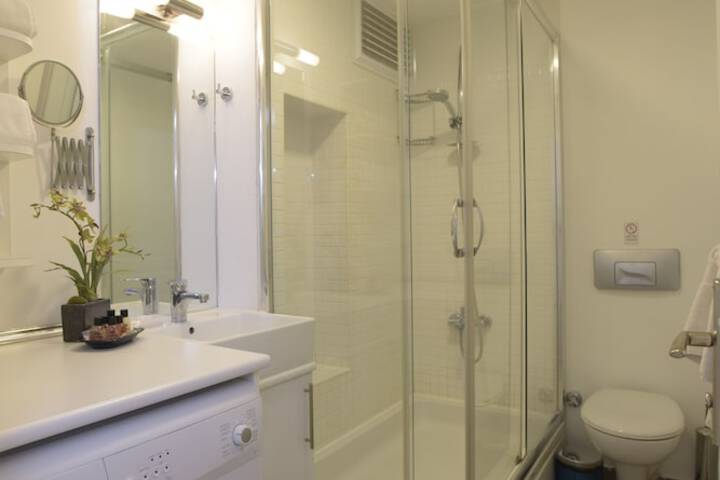 Room 42 of 46