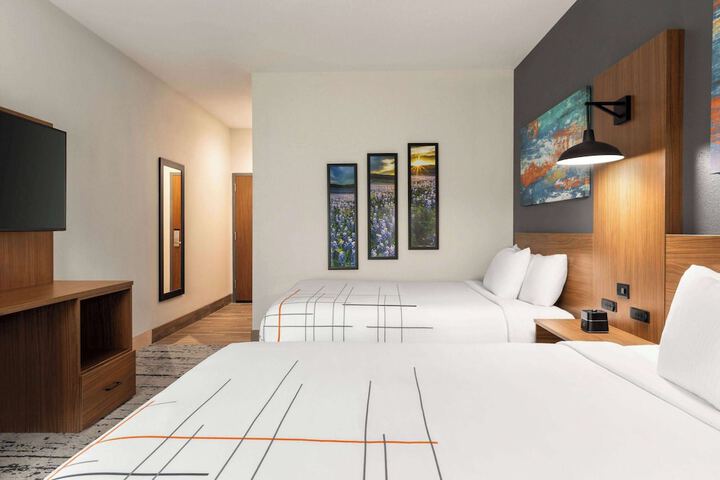 Room 8 of 34