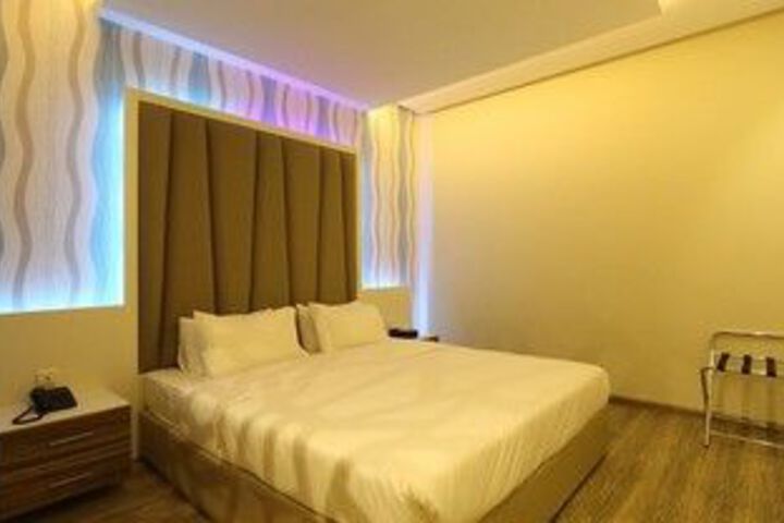Room 16 of 28