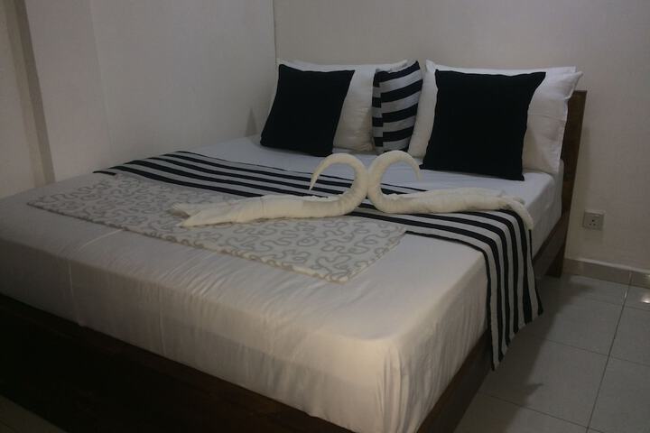 Room 4 of 12