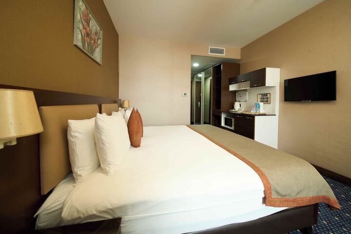 Room 34 of 83