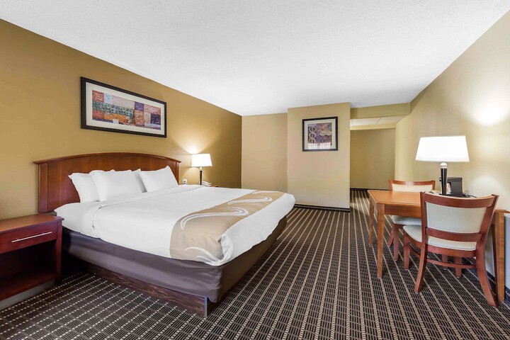 1 King Bed (10 of 13)