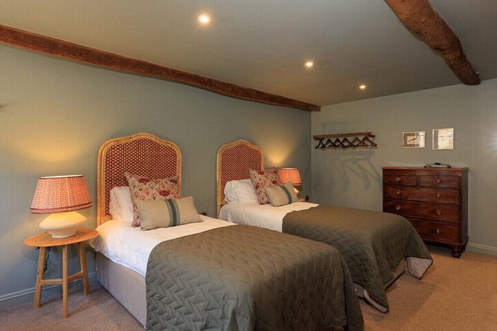 Room 3 of 42