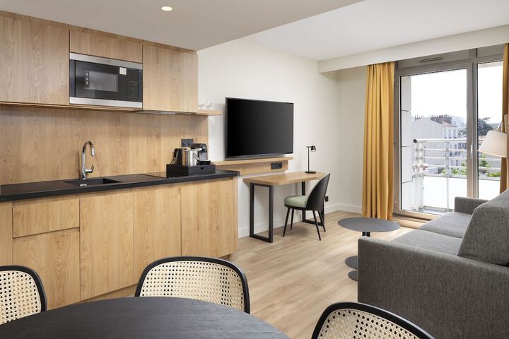 Room 16 of 44