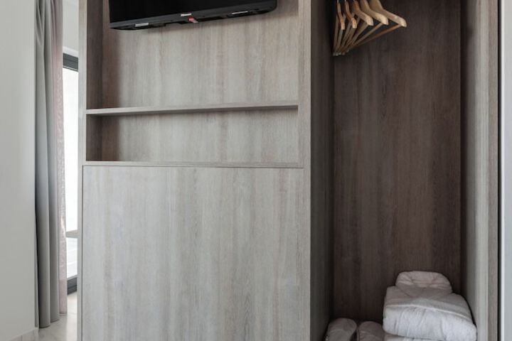 Room 9 of 27