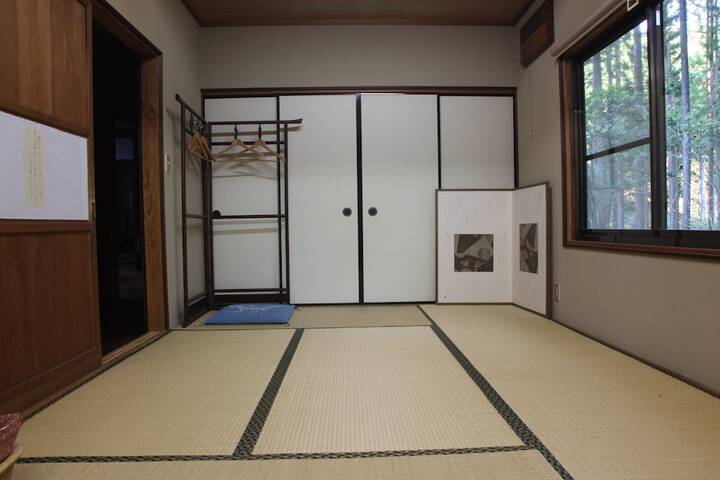 Room 6 of 32