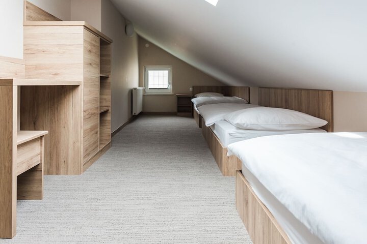 Room 6 of 25